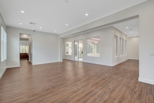 Building Photo - Anthem country Club Golf Community Beauty