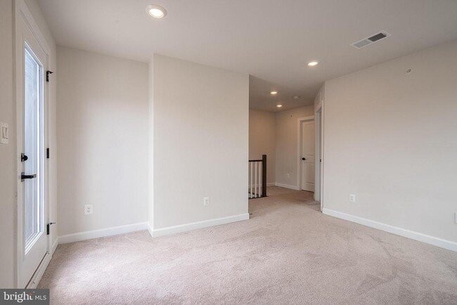 Building Photo - 13001 Hattontown Square