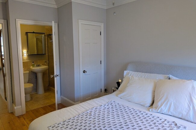 Building Photo - 34 Russell St