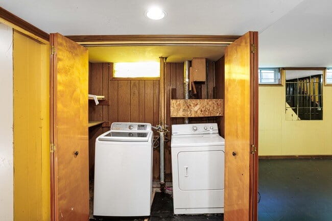 Building Photo - 1910 NE Cramer St