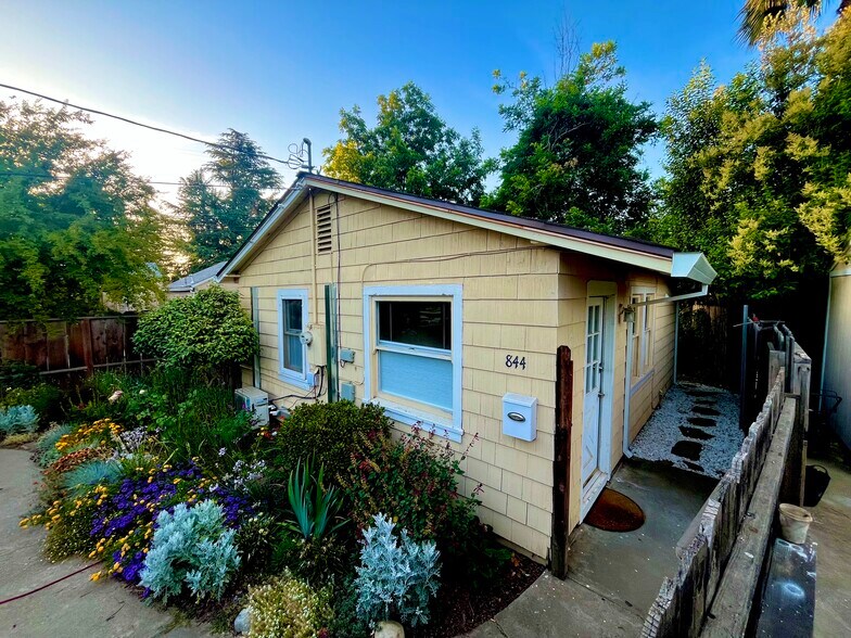 Building Photo - 844 Taber Ave