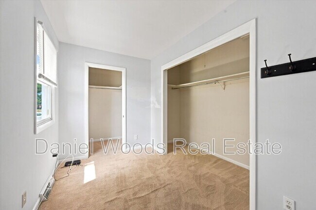 Building Photo - 409 Dutton St