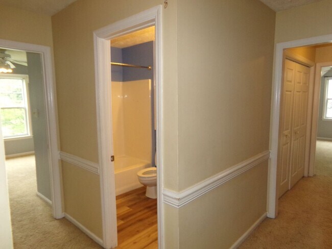 Building Photo - 711 Barney Fones Dr