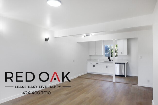 Building Photo - Modern, Spacious, Remodeled One Bedroom wi...