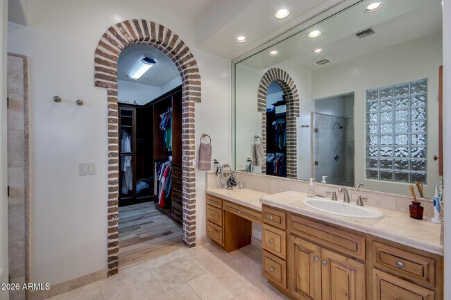 Building Photo - 6526 E Exeter Blvd