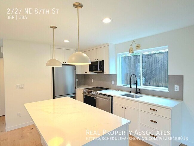 Building Photo - 2727 NE 87th St