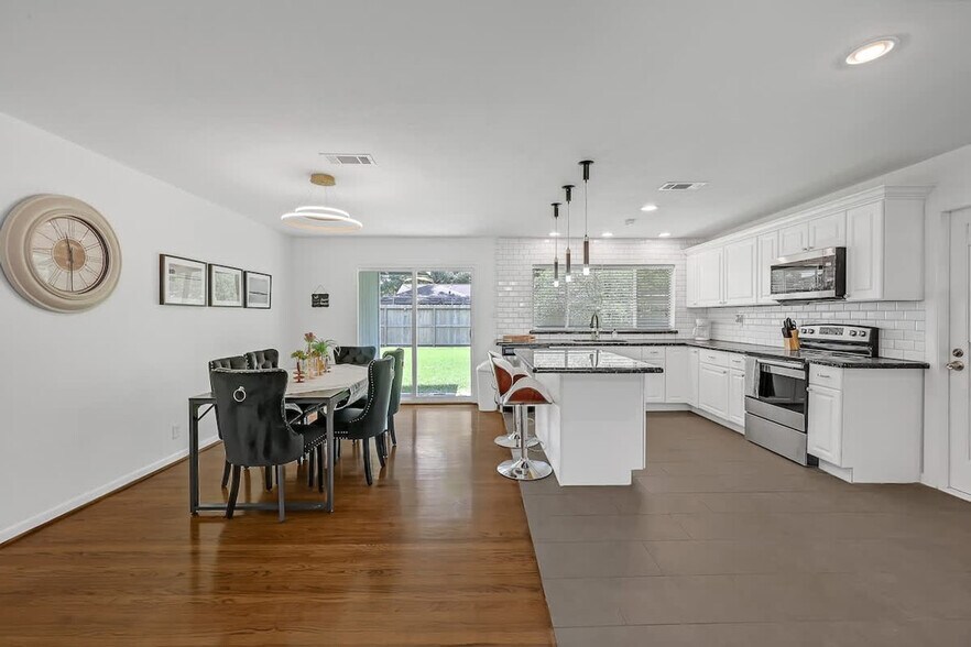 Building Photo - 5415 Carew St