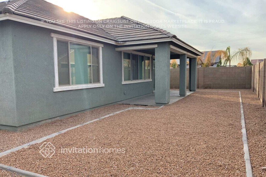 Building Photo - 22500 E Via Del Rancho Rd