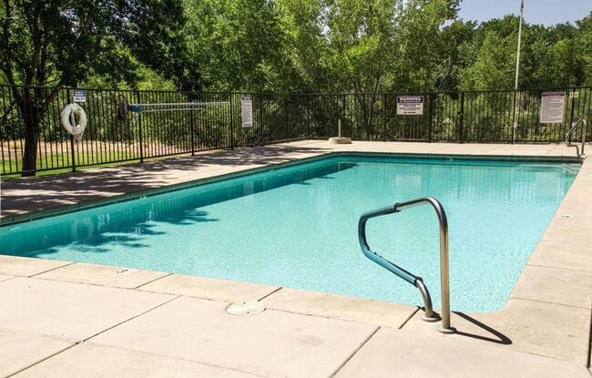 Building Photo - 4 Bedroom 2.5 Bath Home in Creekside Village