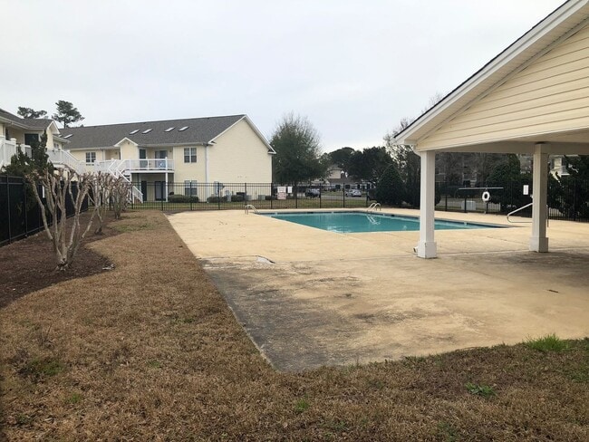 Building Photo - Holton Place - McClelland Dr.