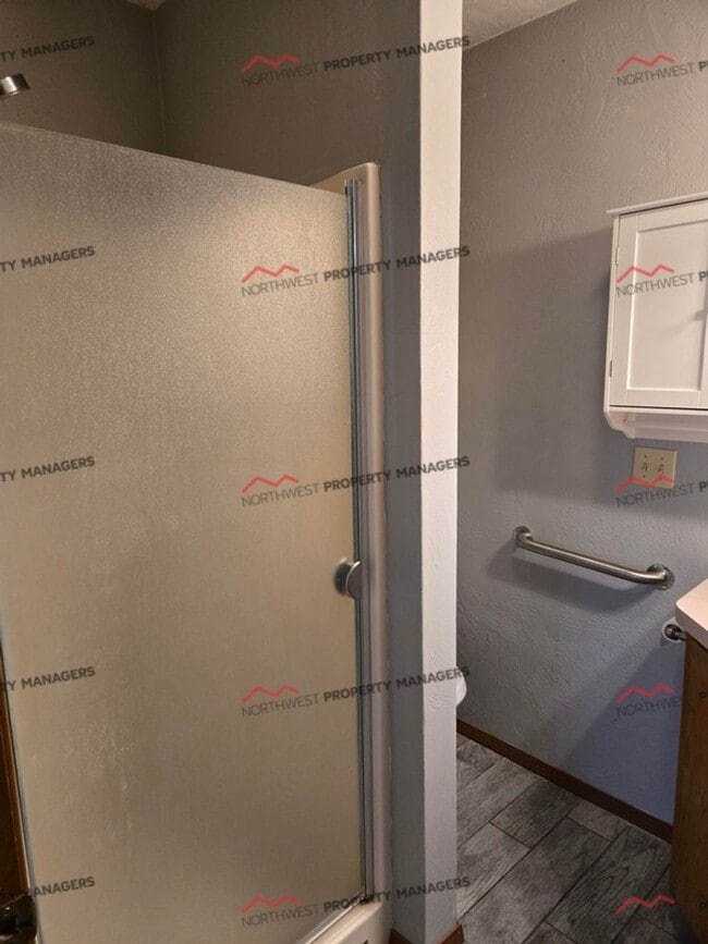 Building Photo - R325C