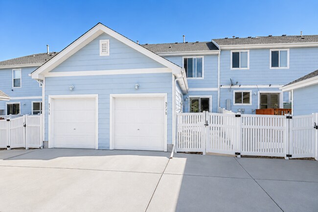 Building Photo - 3 Bedroom Townhome for Rent in Green Valley Ranch | Private Patio & Attached Garage