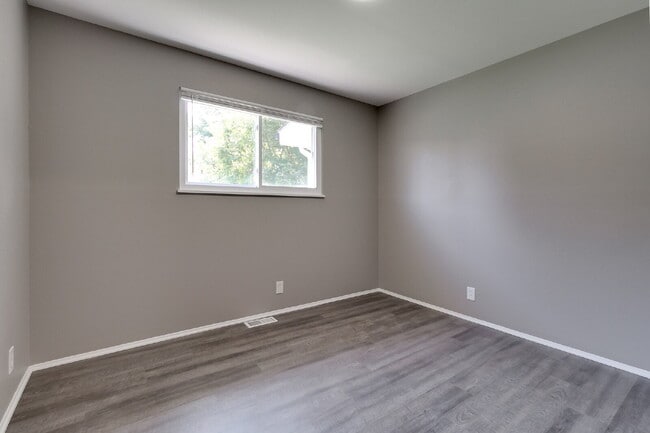 Building Photo - "Charming 4-Bed, 2-Bath Florissant Home wi...