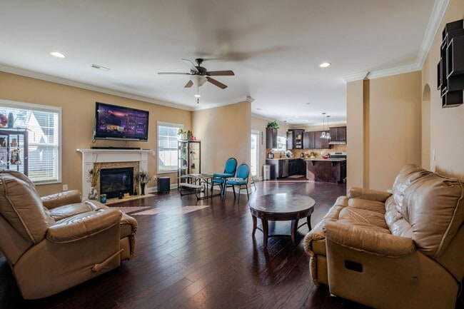 Building Photo - 5773 Highland Grove Dr
