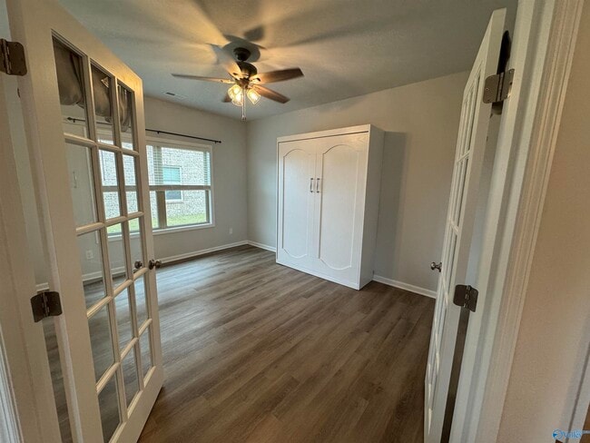 Building Photo - 209 Saddle St