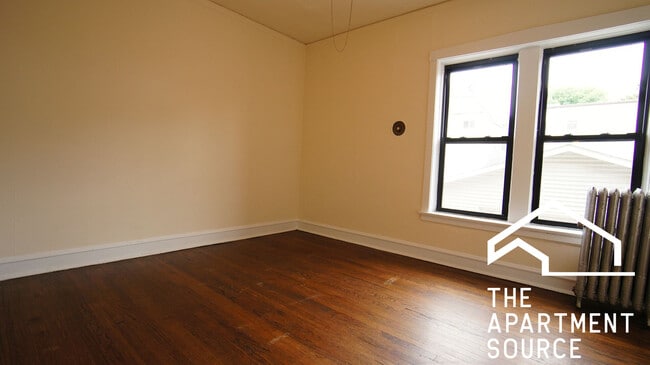 Building Photo - 2422 N Sawyer Ave