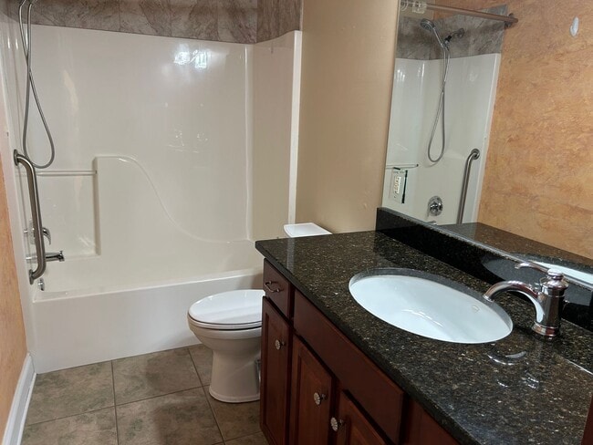 Building Photo - 3 or 4 Bedroom / 2 Bath Home   Kingsport TN