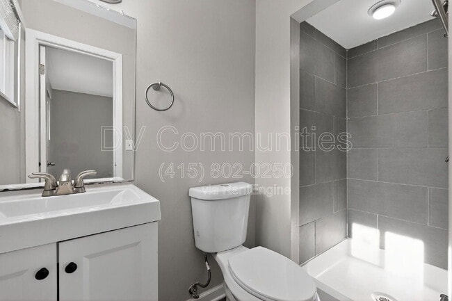 Building Photo - 4835 Almont Dr