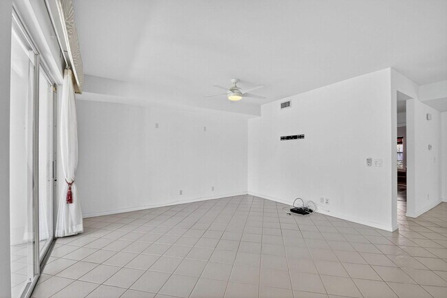 Building Photo - 11570 Briarwood Cir