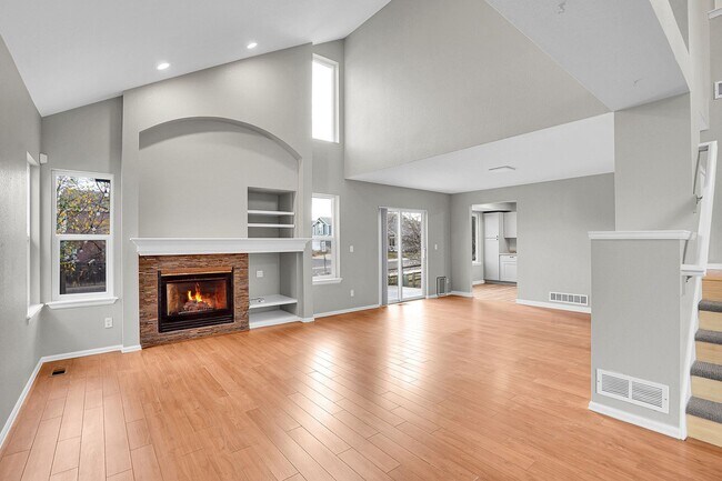 Building Photo - 5 bedroom, 3 1/2 bath home with attached 2 car garage