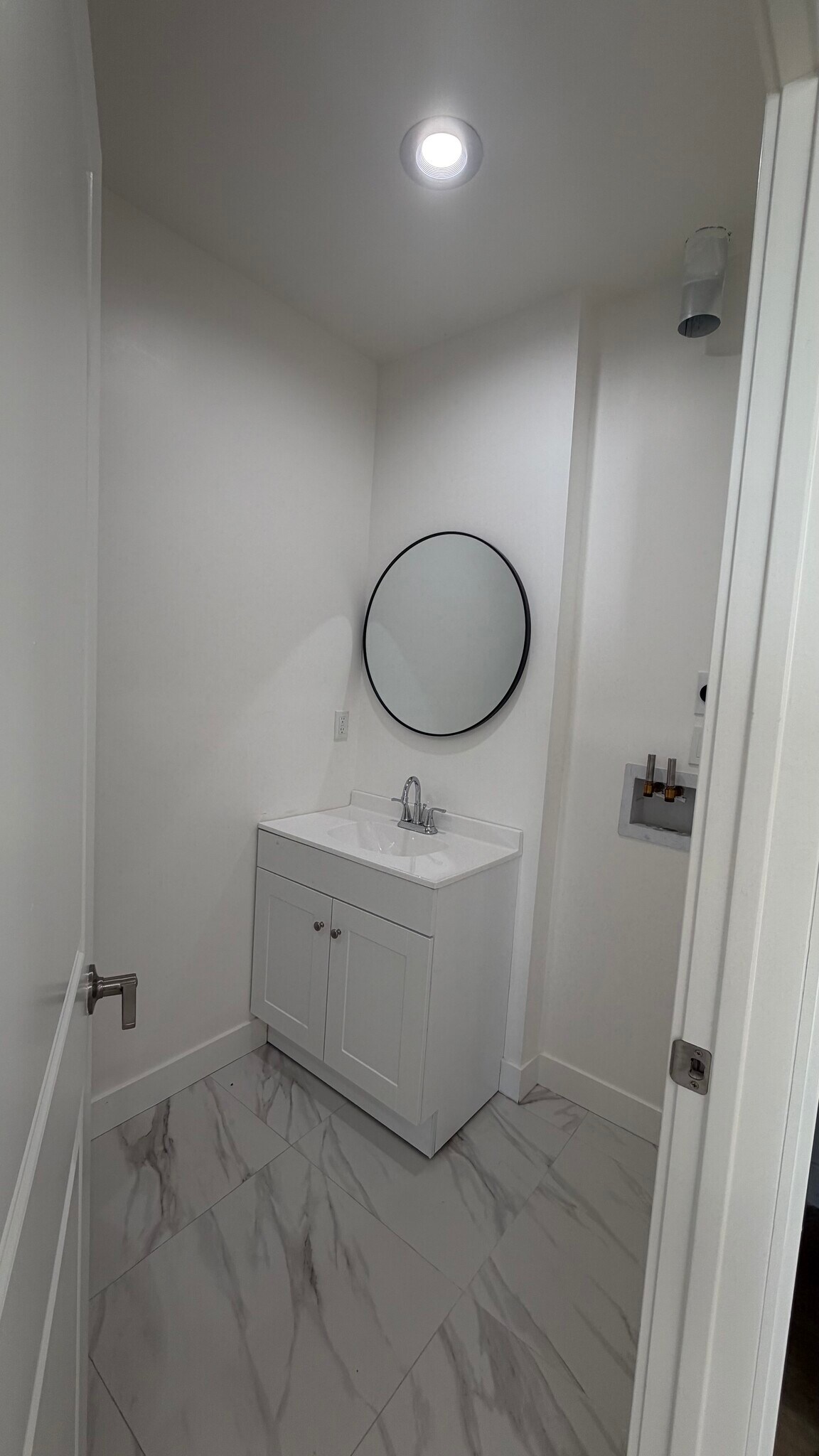 Building Photo - 907 Herbine St