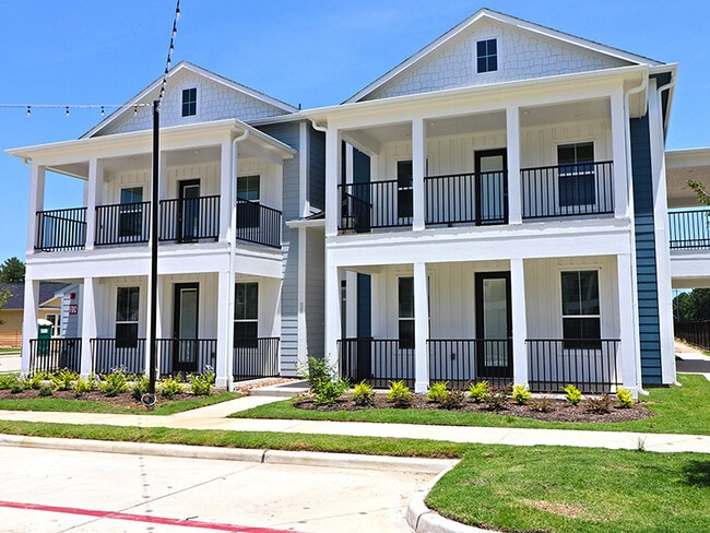 Building Photo - LEO at West Fork