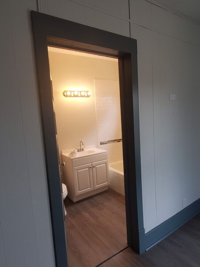 Building Photo - 936 Harrison Ave