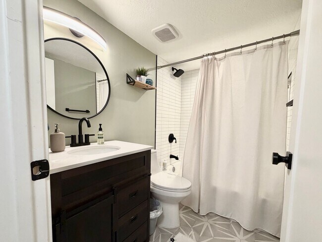 Building Photo - Updated 4-Bedroom Home in Salt Lake City!