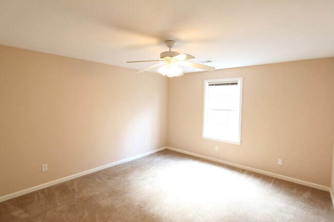 Building Photo - 1561 Savannah Park Ln