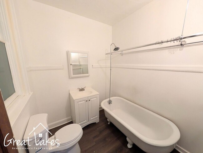 Building Photo - Charming 2 Bedroom 1 Bathroom now available for rent!