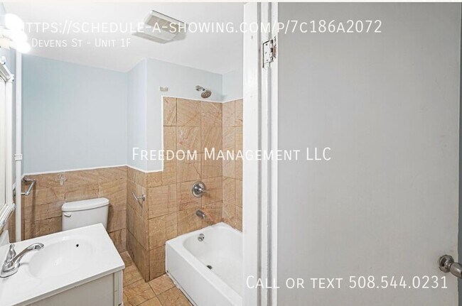 Building Photo - 56 Devens St