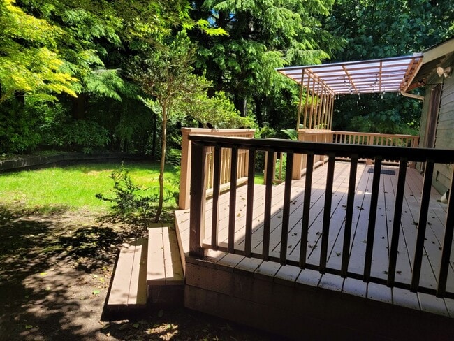 Building Photo - 3 Bedroom, 1 Bonus office/craft Room  and ...