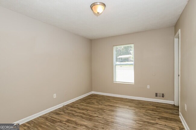 Building Photo - 2654 Luke Dr