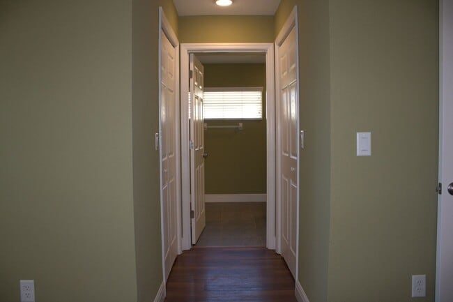 Building Photo - For Rent- 3 Bed 2 Bath