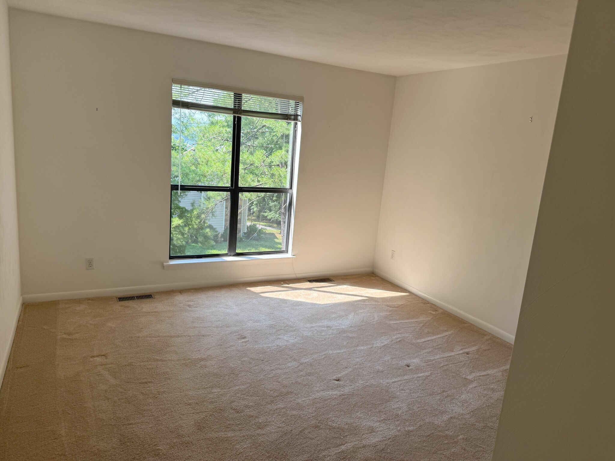 Building Photo - 4554 Summerset Dr