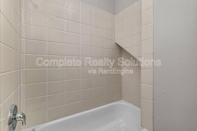 Building Photo - 3021 Iowa Ave