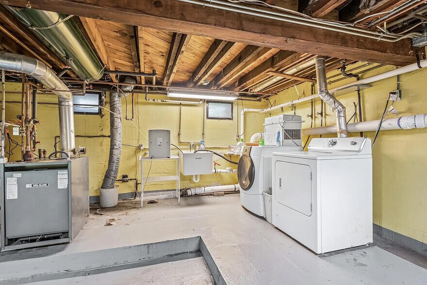 Building Photo - 2527 29th Ave S