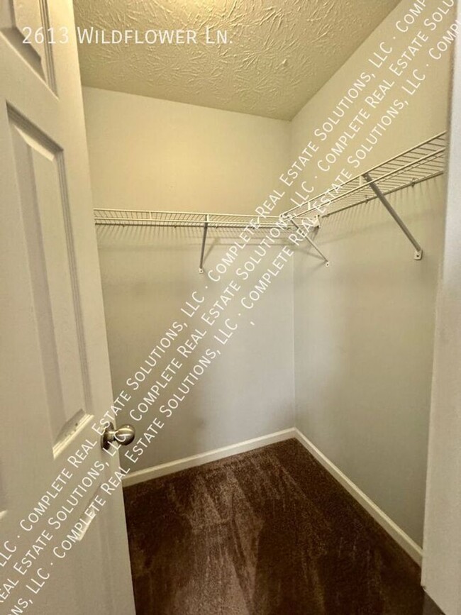 Building Photo - Move-in Special:  $300 off first months rent