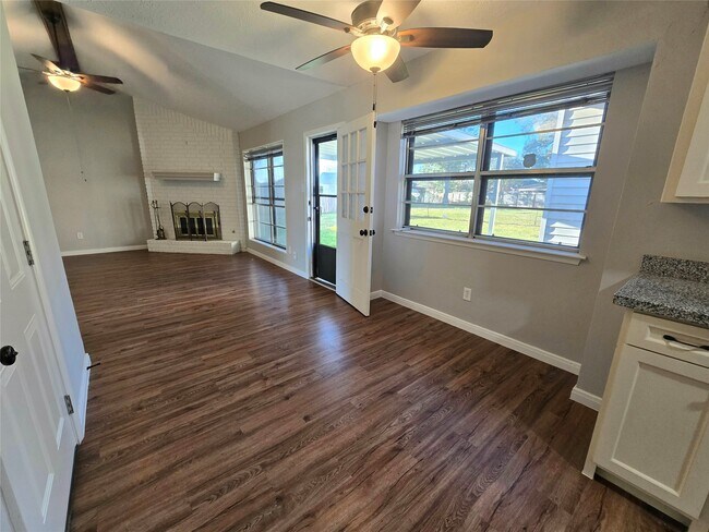 Building Photo - 1411 Dorsetshire Dr