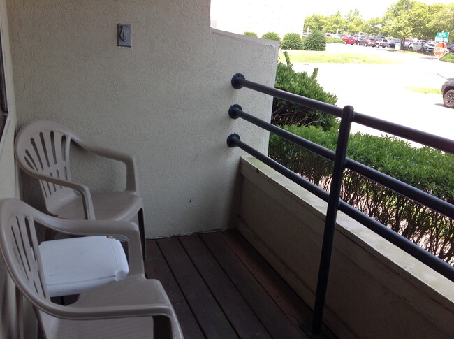 Relax on Your Balcony - 304 28th St