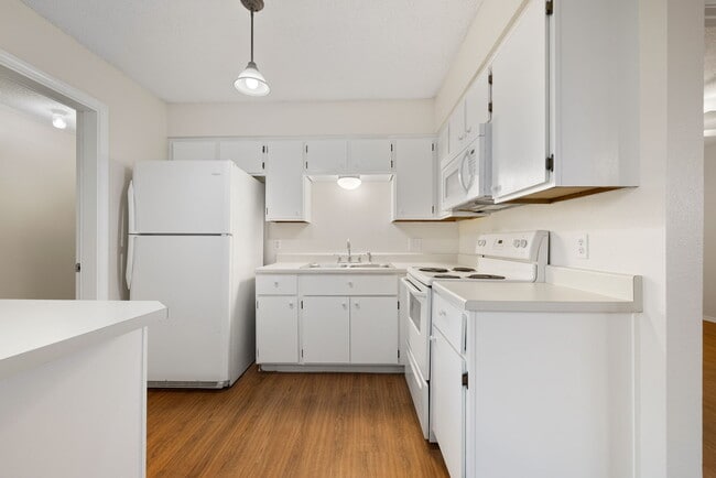 Building Photo - 100 Grand Brook Dr