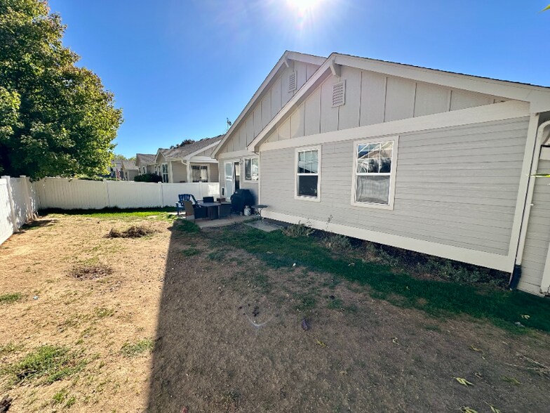 Building Photo - 1319 Finch St