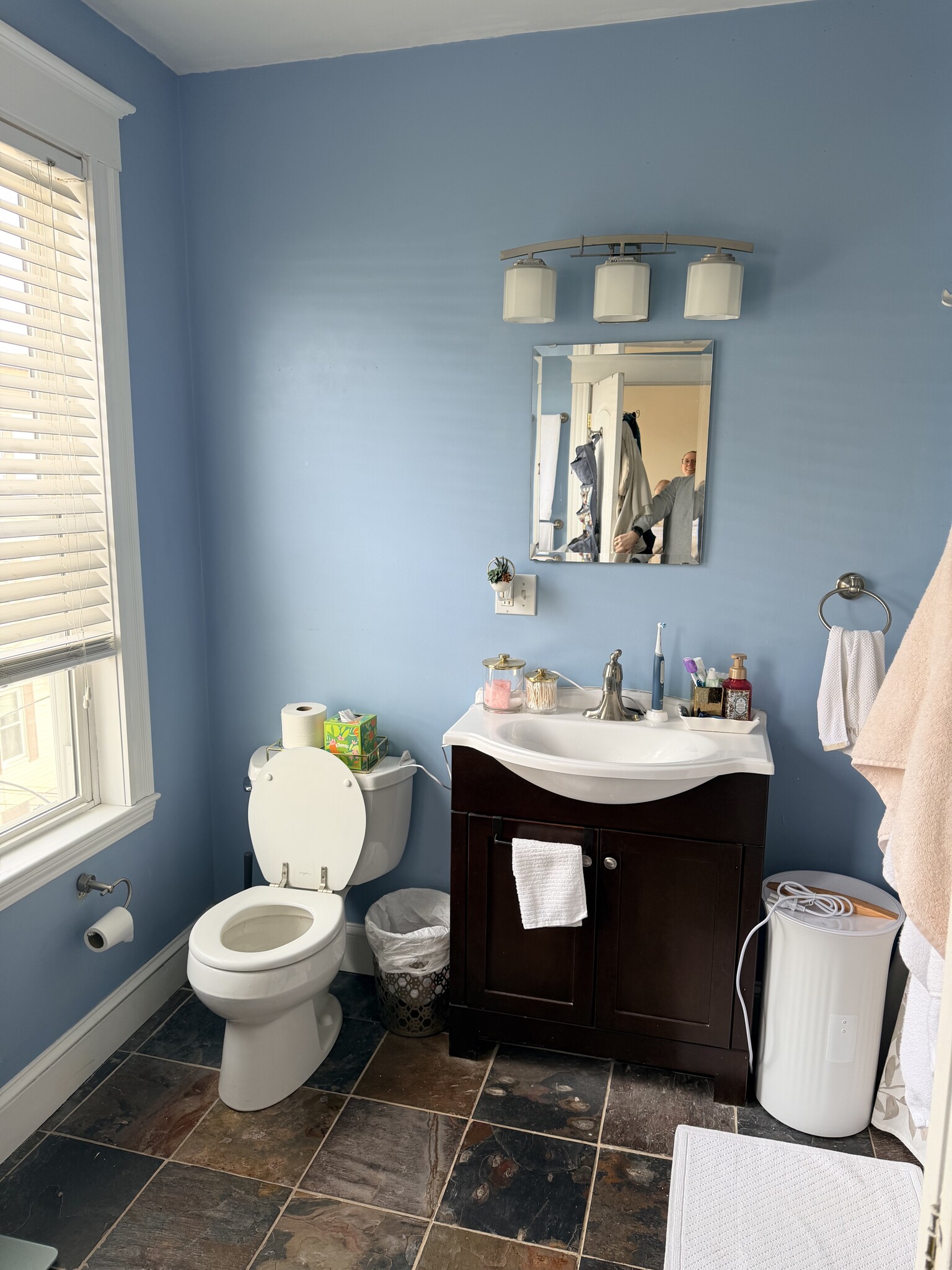 Building Photo - 211 W 8th St