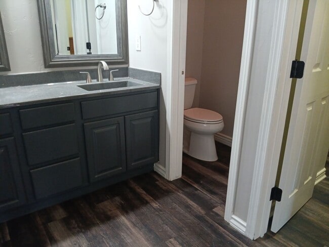 Building Photo - Charming 3-bedroom, 1-bathroom home! Showi...