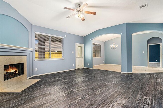 Building Photo - 1753 Silver Bend Dr
