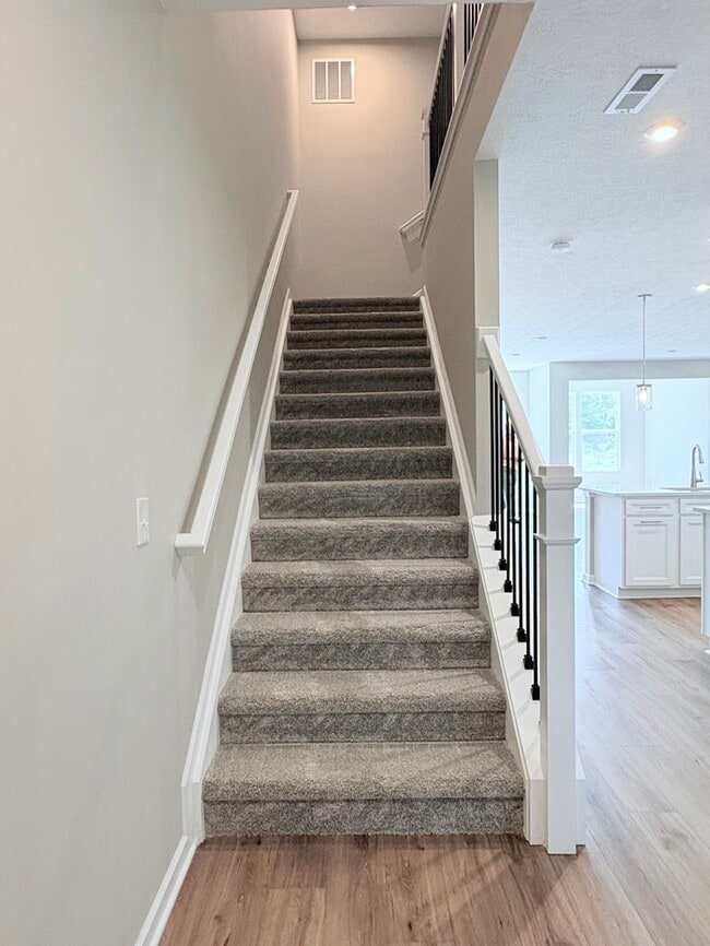 Building Photo - Charming 3 beds 3 baths in New Albany!