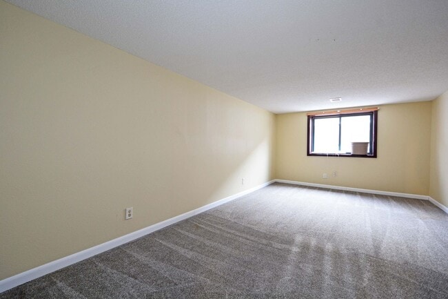 Building Photo - Charming Home for Rent in Brooklyn Center