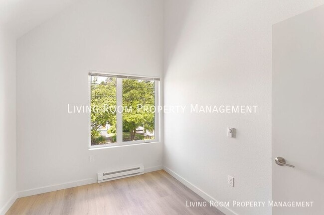 Building Photo - Brand New Modern 6BR Row House Townhome
