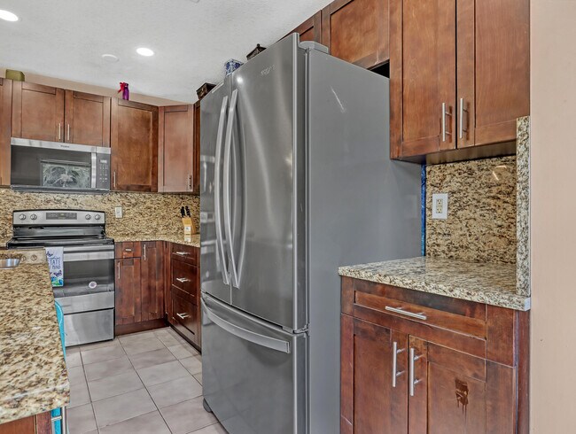 Building Photo - 1950 Wisteria St