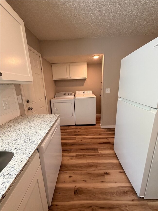 Building Photo - 506 N Betty Jo Dr